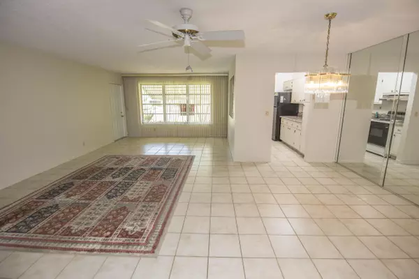 Lake Worth, FL 33462,7257 W Oakridge CIR B