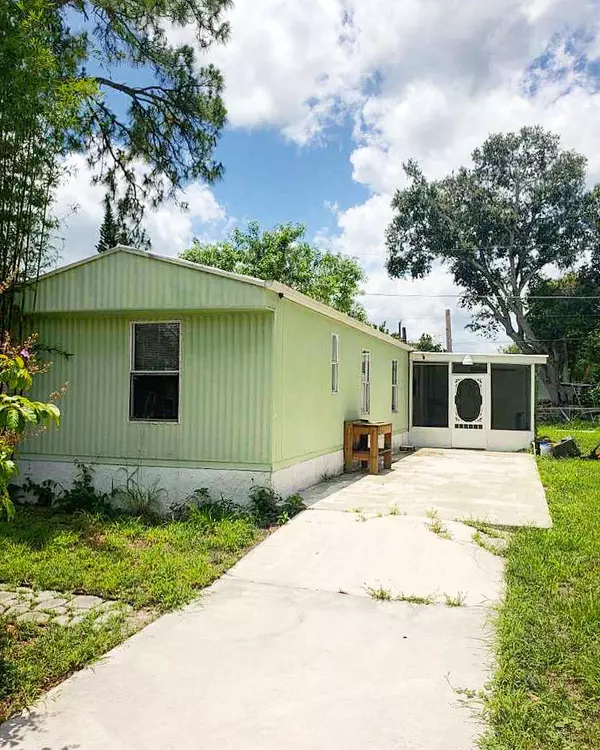 1207 W Joy LN, Fort Pierce, FL 34945