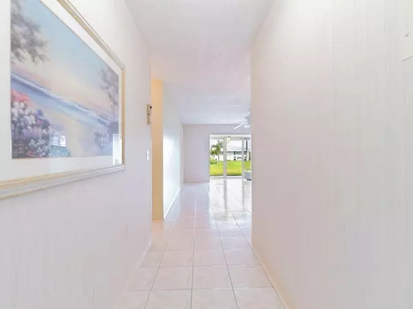 Boynton Beach, FL 33426,400 SW Golfview TER 112