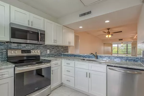 Boca Raton, FL 33433,6121 Balboa CIR 402