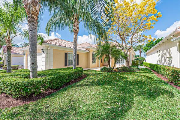 8125 Laborie LN, Wellington, FL 33414