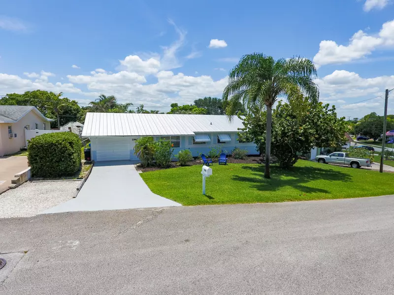 1960 NE 23rd TER, Jensen Beach, FL 34957