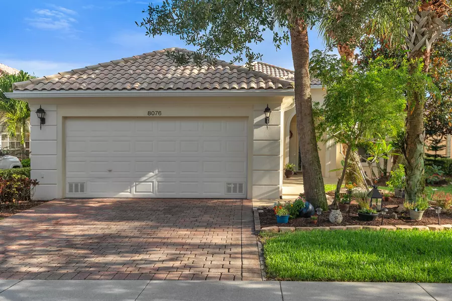 8076 Laborie LN, Wellington, FL 33414