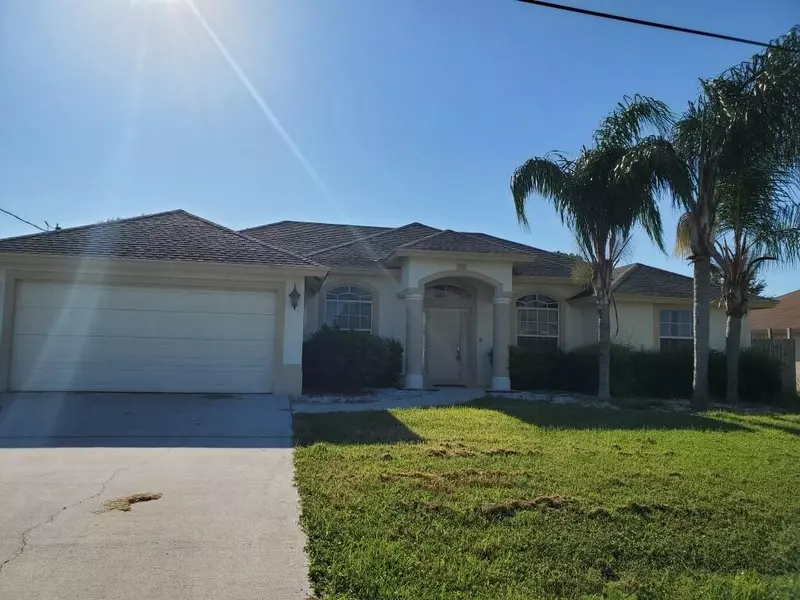 3933 SW Kamsler ST, Port Saint Lucie, FL 34953