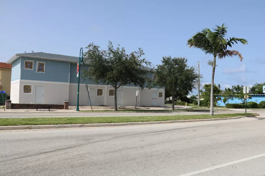 1210 S 6 AVE, Lake Worth Beach, FL 33460