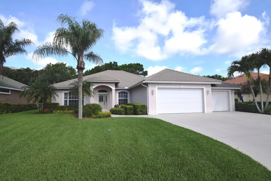 1545 SW Mockingbird CIR, Port Saint Lucie, FL 34986