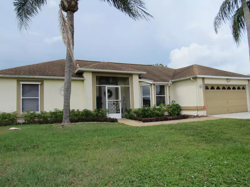 425 SW Lacroix AVE, Port Saint Lucie, FL 34953