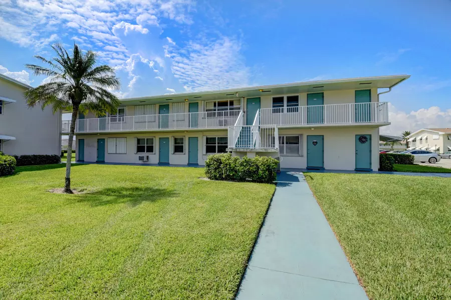 560 W Horizons 202, Boynton Beach, FL 33435