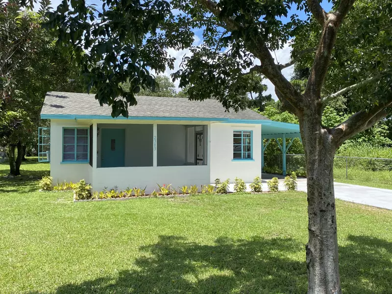 2303 N 49th ST, Fort Pierce, FL 34946