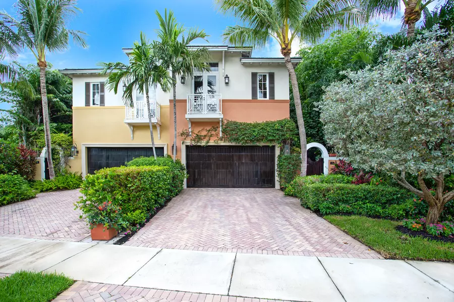 114 Venetian DR, Delray Beach, FL 33483