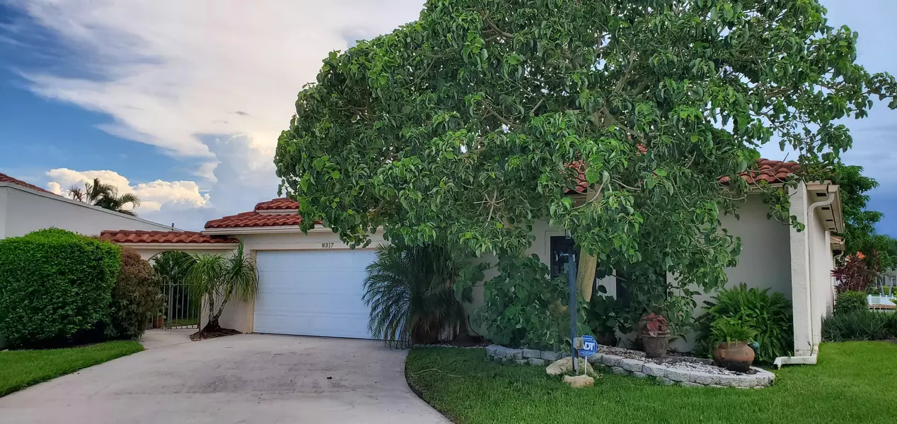 8317 Bonita Isle DR, Lake Worth, FL 33467