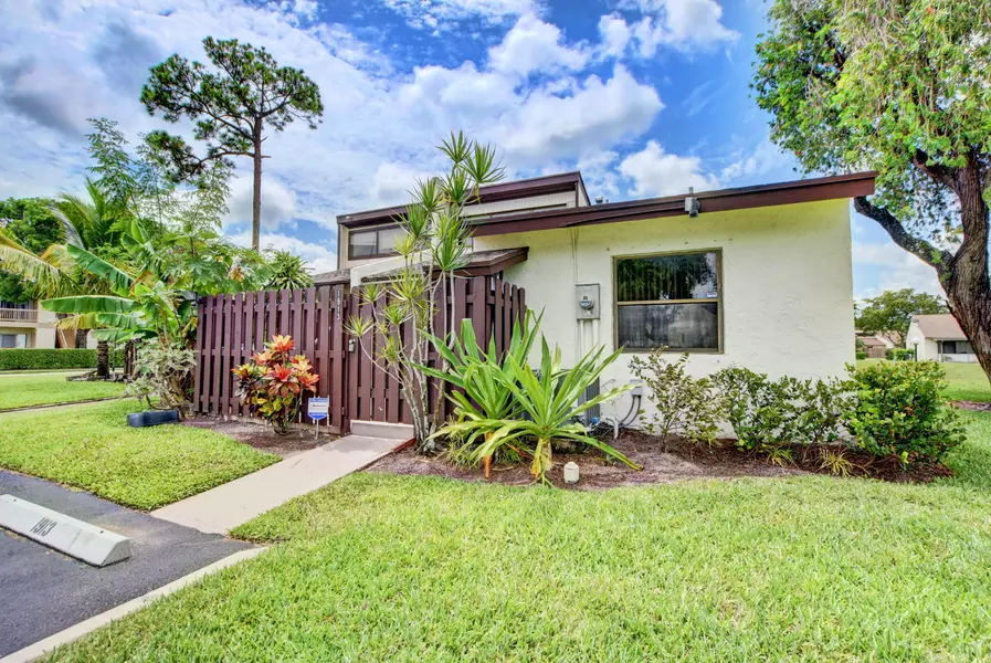 1913 Abbey RD, West Palm Beach, FL 33415