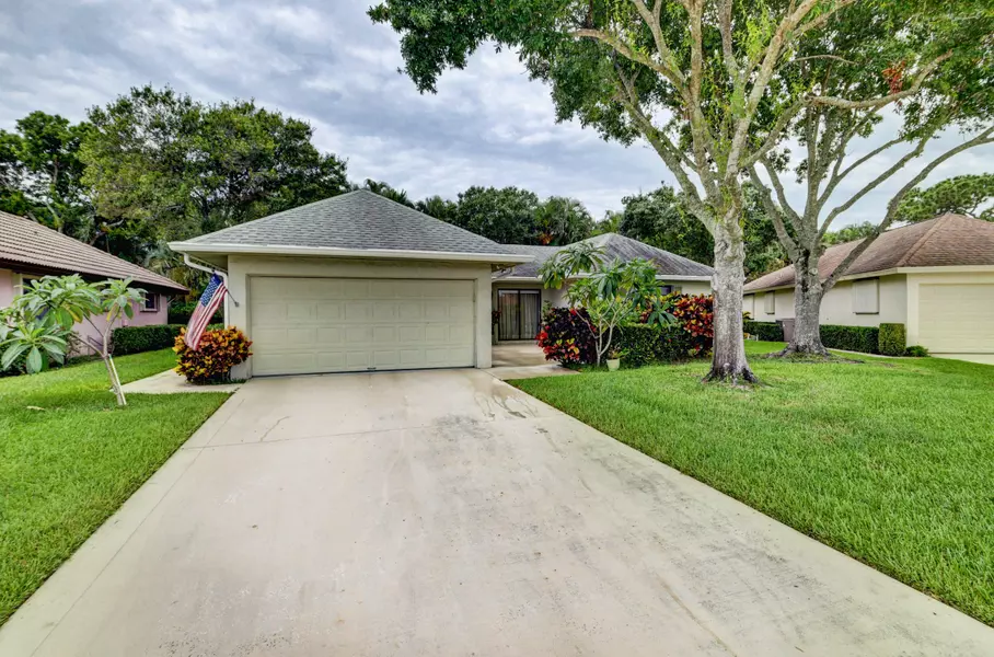 10363 N Greentrail DR, Boynton Beach, FL 33436