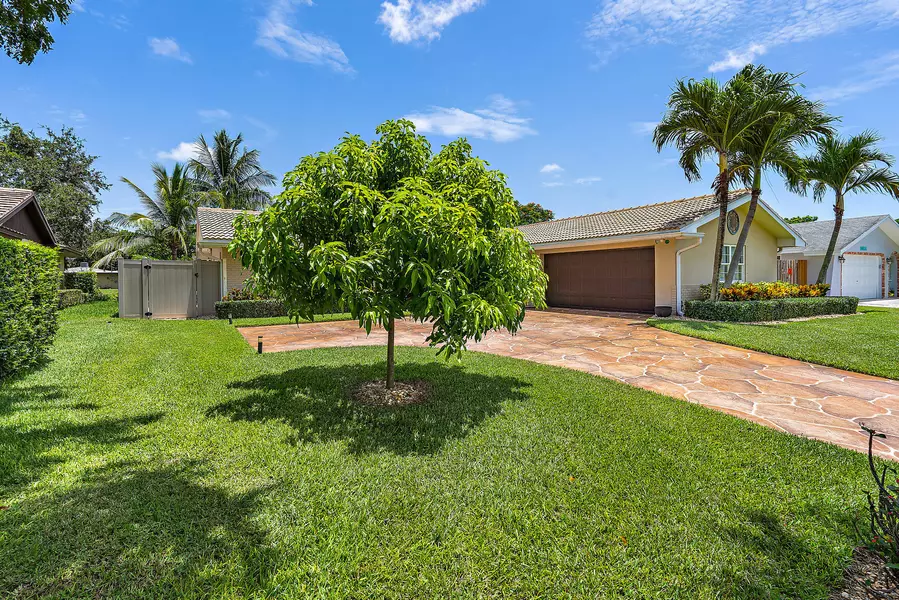 10120 E Dogwood AVE, Palm Beach Gardens, FL 33410