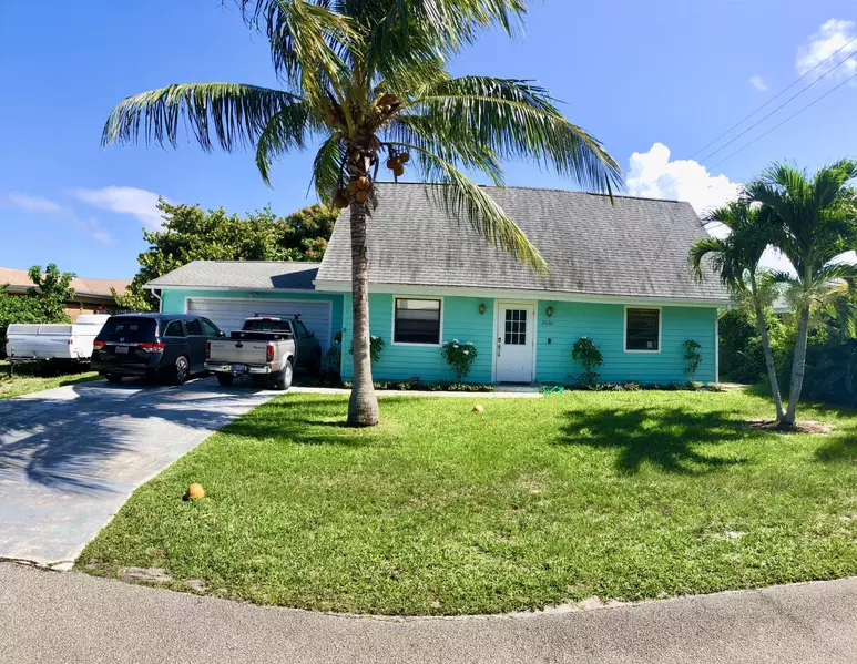 2060 NE 23rd TER, Jensen Beach, FL 34957