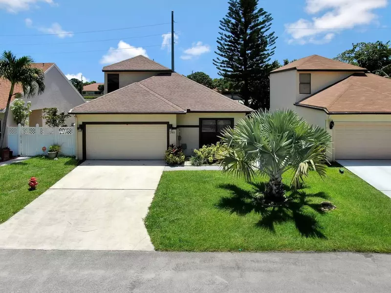 140 W Tara Lakes DR, Boynton Beach, FL 33436