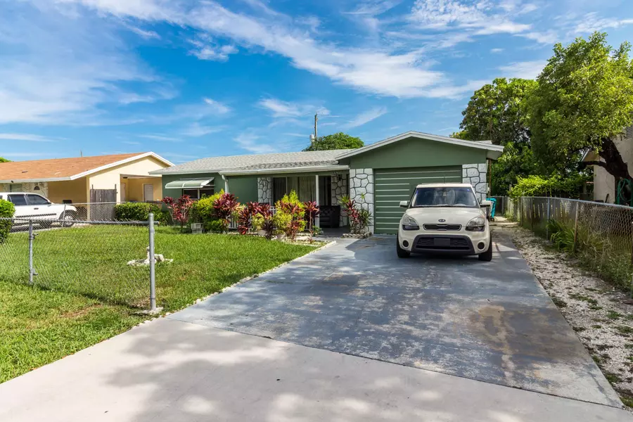 326 NE 14th AVE, Boynton Beach, FL 33435