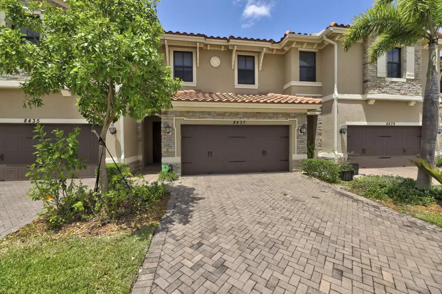 8437 Lake Majesty LN, Parkland, FL 33076