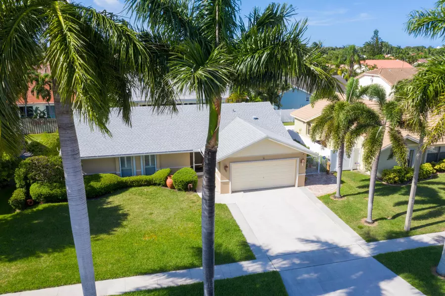 397 Sandalwood LN, Boca Raton, FL 33487