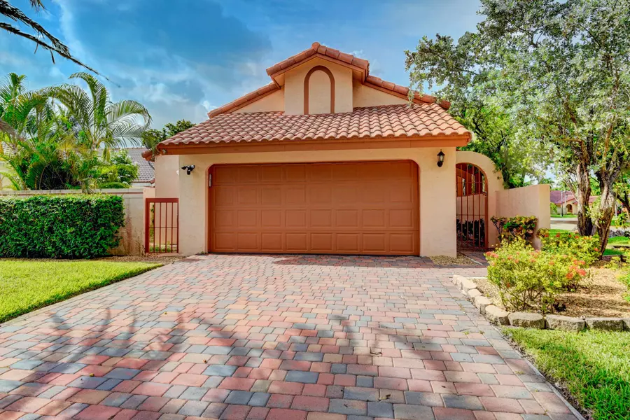 2070 NW 15th PL, Delray Beach, FL 33445