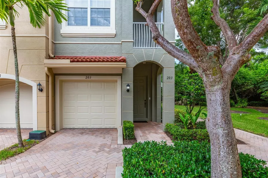 4881 Bonsai CIR 203, Palm Beach Gardens, FL 33418