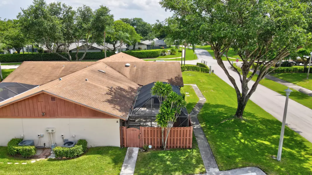 1240 Summit Place CIR A, West Palm Beach, FL 33415