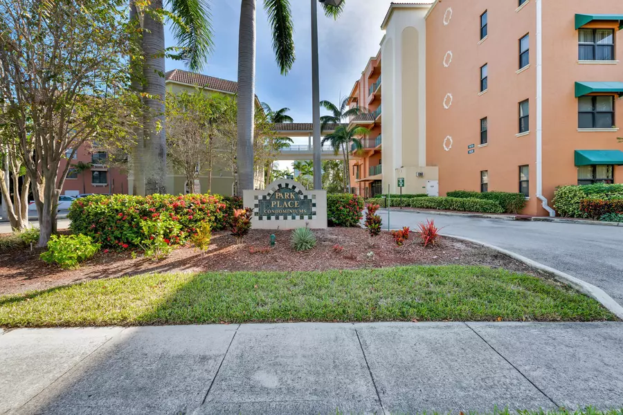 1610 Presidential WAY 101, West Palm Beach, FL 33401