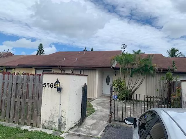 5569 Biscayne DR, Greenacres, FL 33463