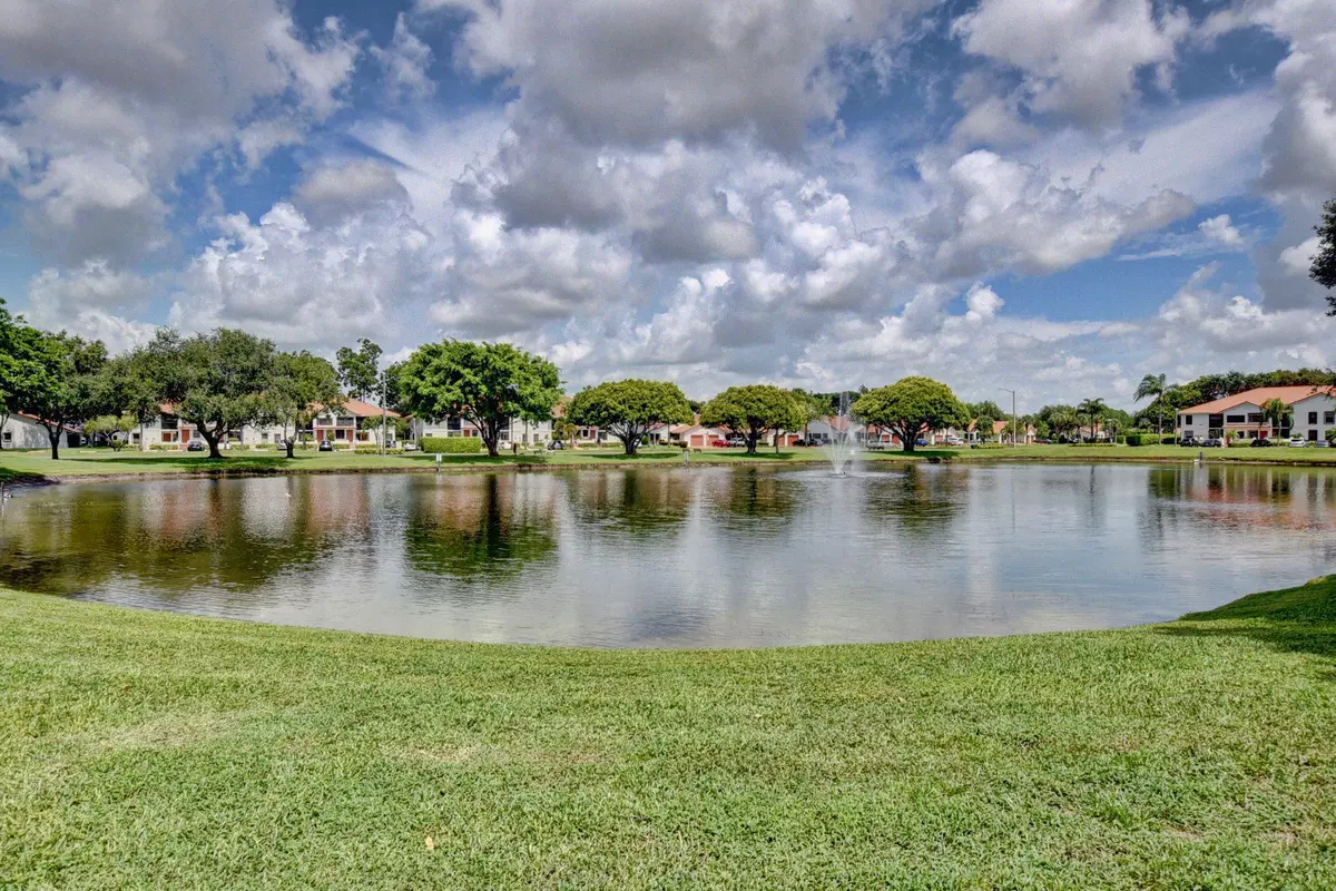 Boynton Beach, FL 33437,9729 E Sills DR 201