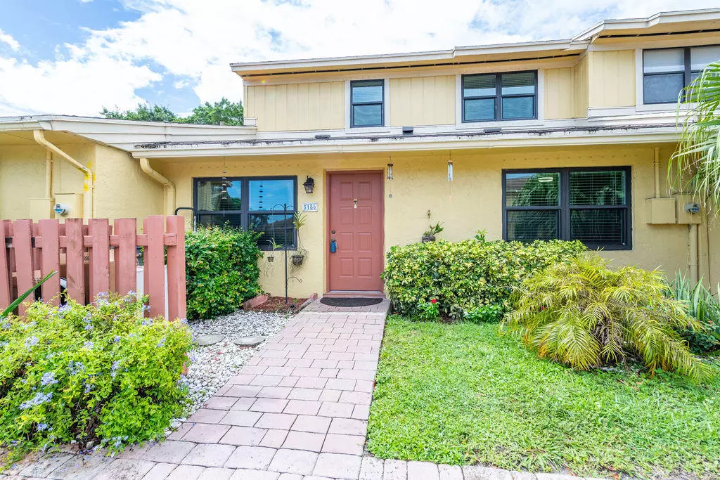 Delray Beach, FL 33484,5186 Tennis LN