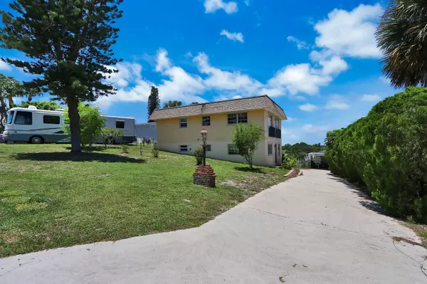 1265 NE Oceanview CIR, Jensen Beach, FL 34957