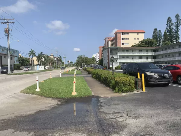 Deerfield Beach, FL 33064,1021 Crystal Lake DR 209