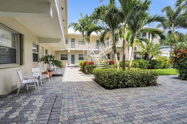 100 Venetian DR 6, Delray Beach, FL 33483