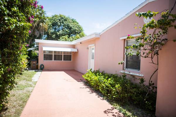 1019 Forest CT,  West Palm Beach,  FL 33405