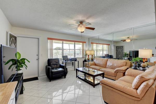 Boynton Beach, FL 33435,560 W Horizons 202