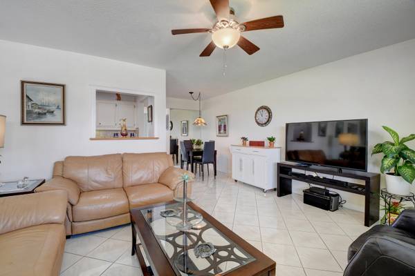 Boynton Beach, FL 33435,560 W Horizons 202