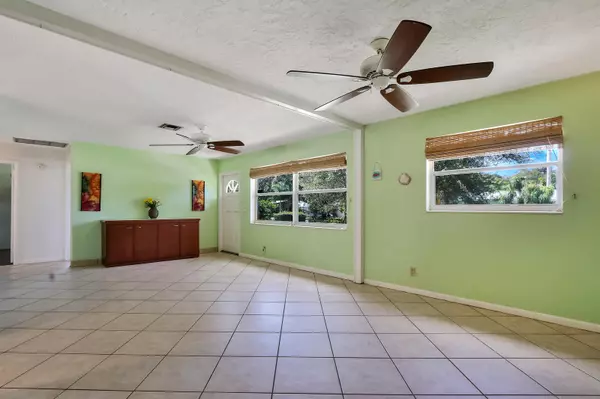 Palm Beach Gardens, FL 33410,2421 Holly LN