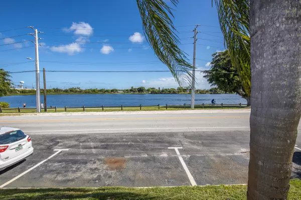 Lake Worth, FL 33461,302 Lake Osborne DR 11