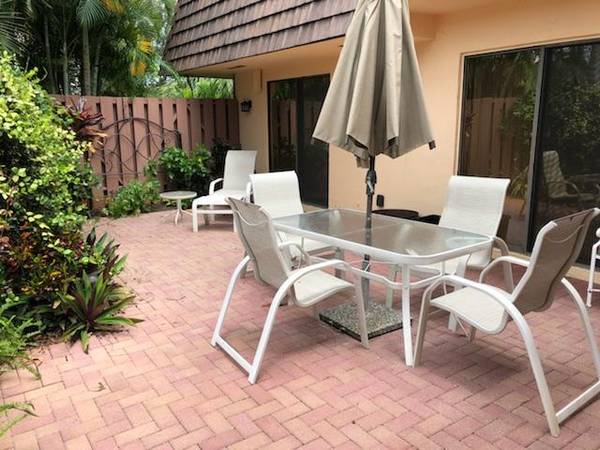 8 Atrium CIR C, Atlantis, FL 33462