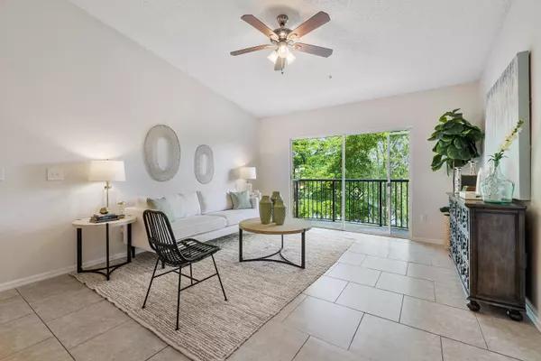 Royal Palm Beach, FL 33411,900 S Crestwood CT 909