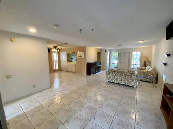 Greenacres, FL 33463,6060 Ambertree LN