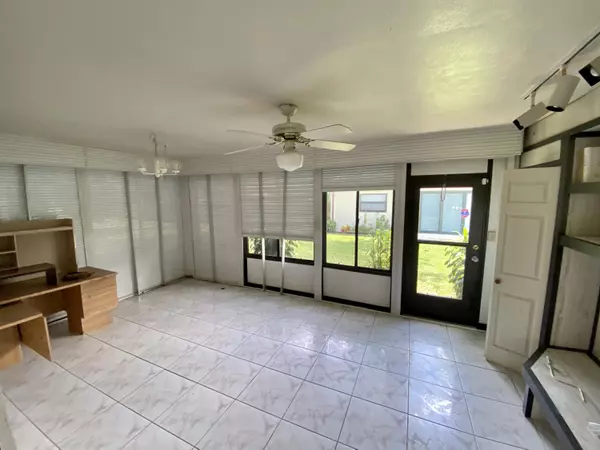 Greenacres, FL 33463,6060 Ambertree LN