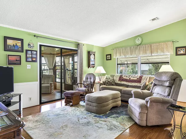 Barefoot Bay, FL 32976,914 Dogwood DR