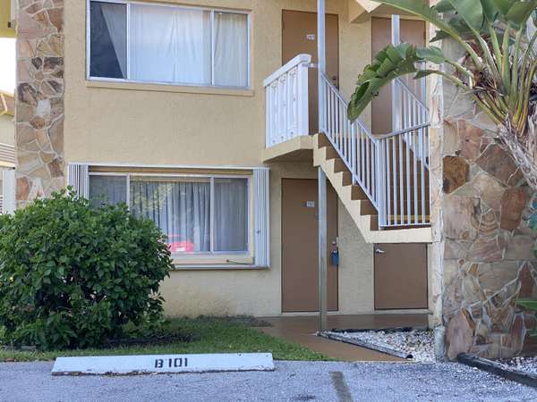 100 E Village Green CIR 101, Palm Springs, FL 33461