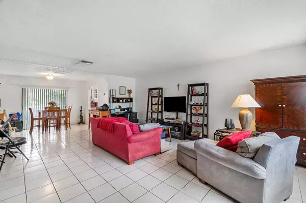 Boca Raton, FL 33428,22768 SW 64th WAY