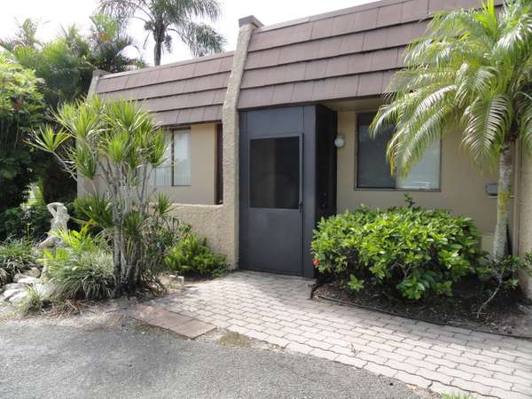 4501 Fountains DR 101, Lake Worth, FL 33467