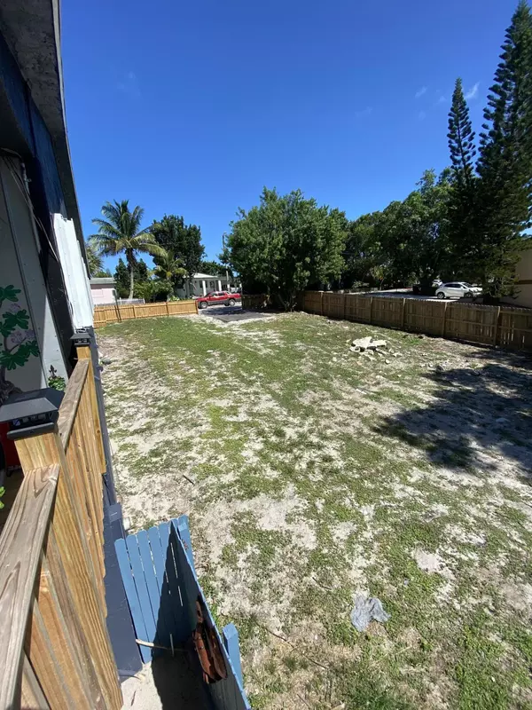 Lake Worth Beach, FL 33460,905 N A ST