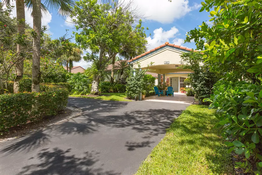 2307 Las Casitas DR, Wellington, FL 33414