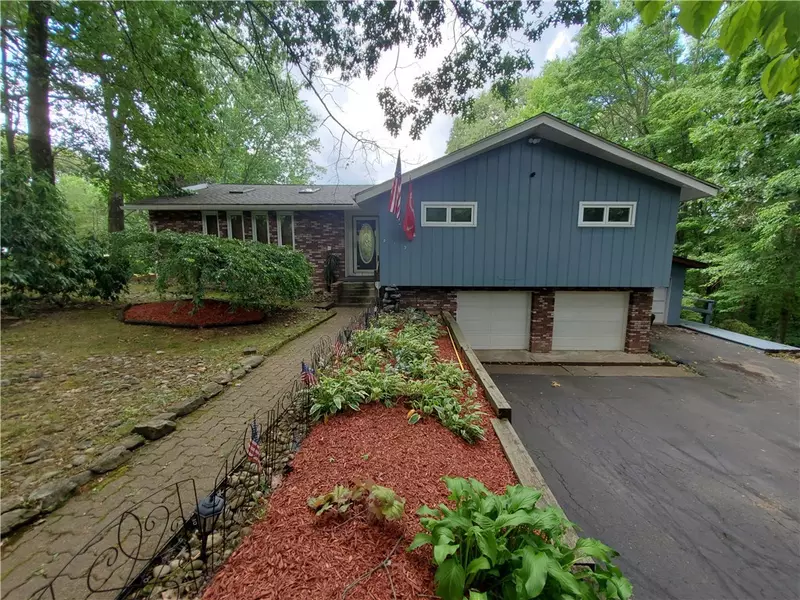 319 Black Oak Dr, Natrona Heights, PA 15065