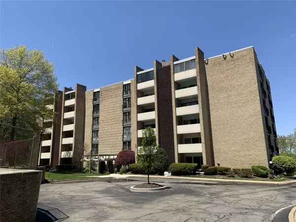 Bethel Park, PA 15102,53 Highland Road #406